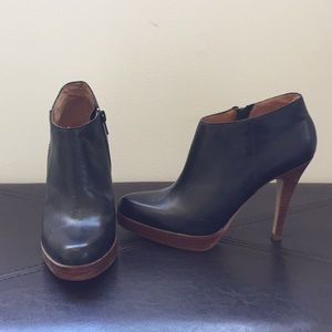 Letter Steve Madden heeled ankle booties